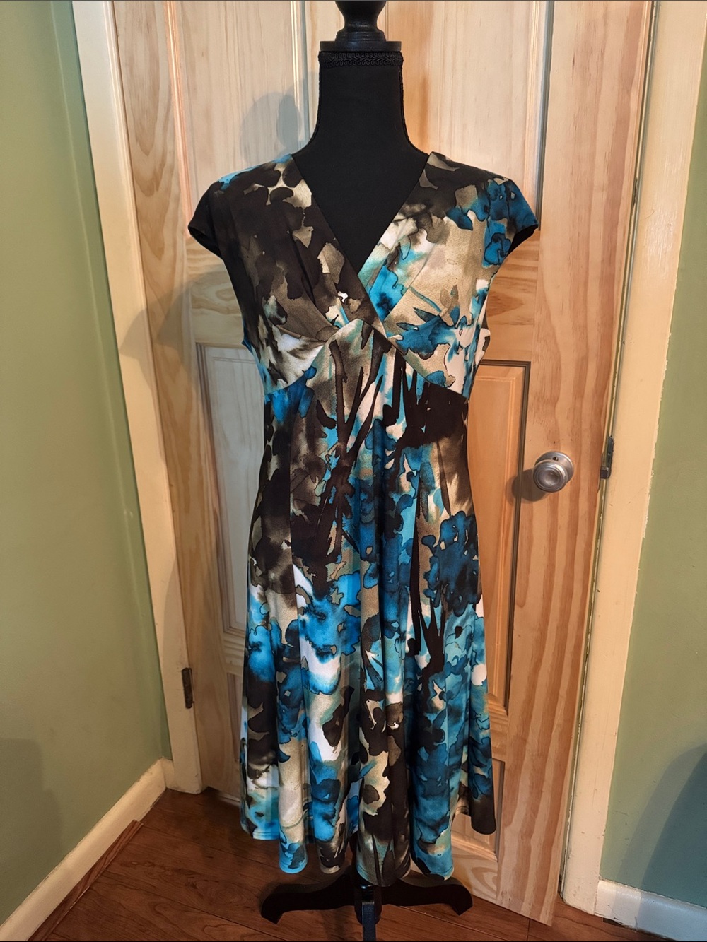 Jones Wear Blue,Black and brown. Watercolor pattern Dress. Size 10
